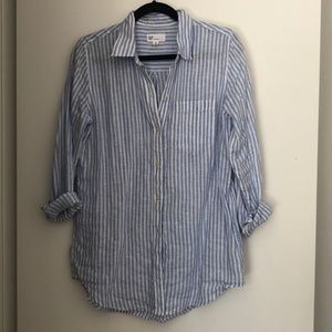 Gap boyfriend fit blue & white stripe button down
